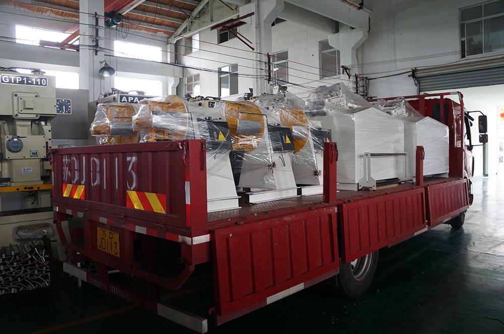 二合一料架兼整平機發(fā)貨