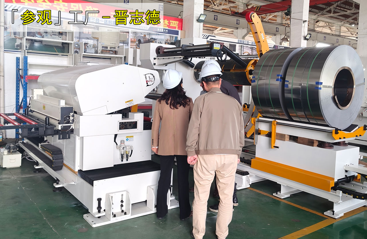 國外客戶考察送料機工廠