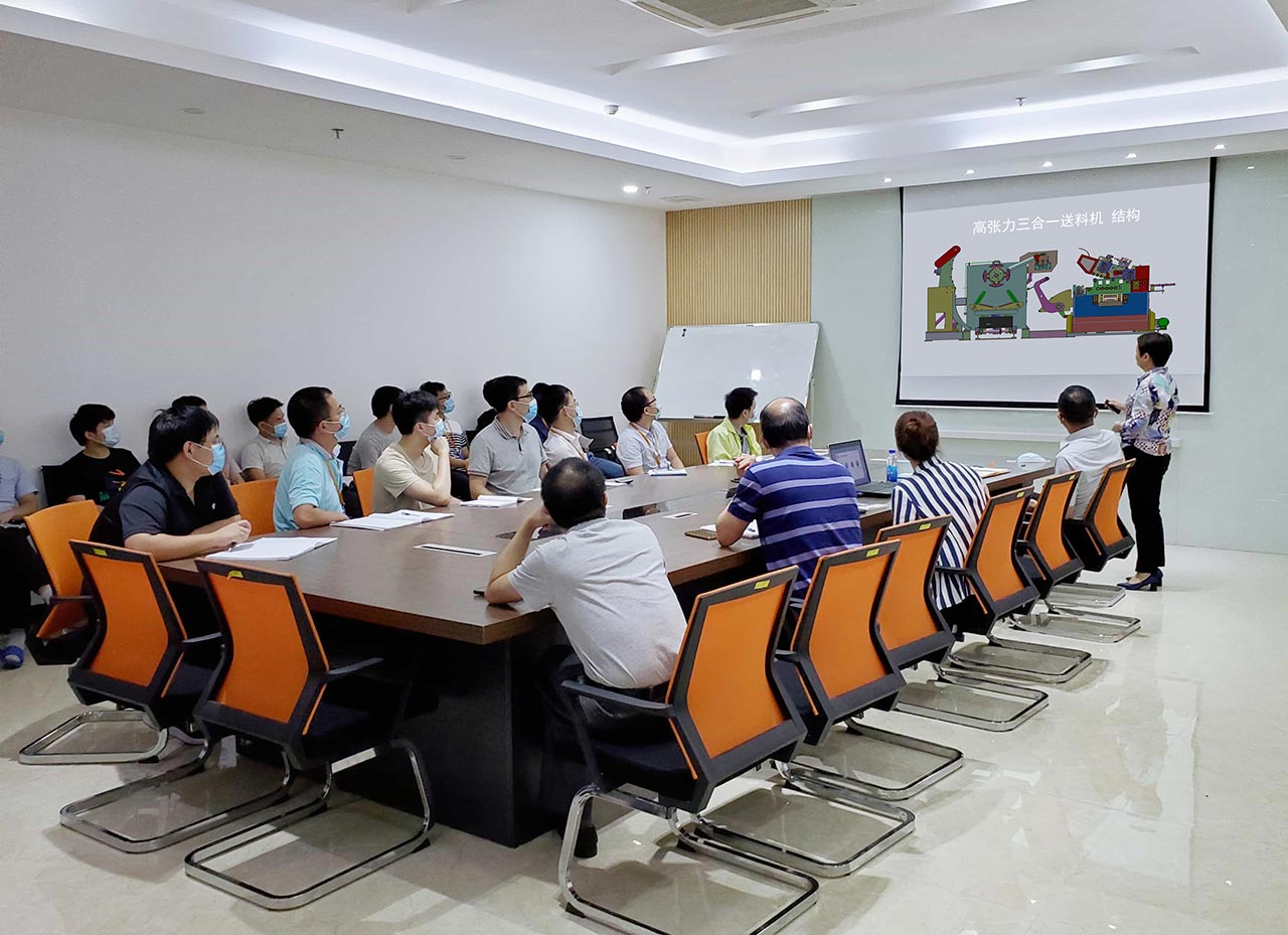 三合一送料機生產(chǎn)員工培訓(xùn)